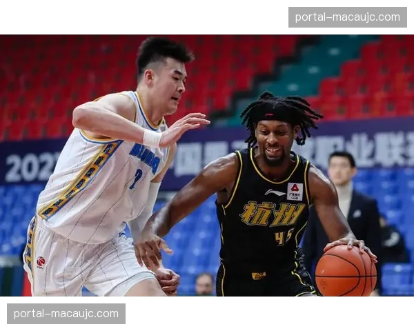 深圳防守体系依赖外援协防 过度协防导致内线空虚成突破口