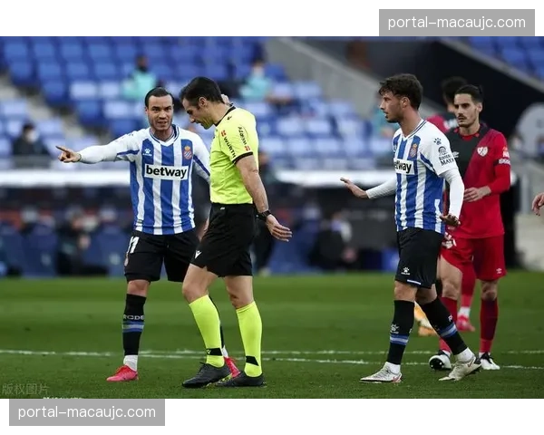 皮克尔55分钟鲁莽飞铲 西班牙人少一人遭逆转